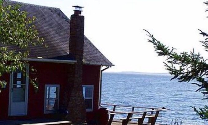 Stonington Cabaña | House At The Point - Cabaña rústica en el borde del océano