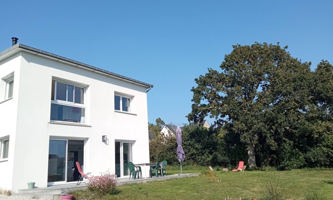Crozon Casa | House between Morgat beach (2km) and Crozon town (1km).
