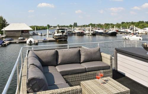 Heugum Alquiler De Eote | House Boat Athene