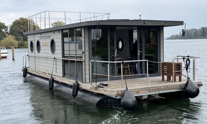 Schwerin Alquiler De Eote | Casa Barco 'Hausboot Marieke Führerscheinfrei' con vistas al lago, terraza privada y Wi-Fi