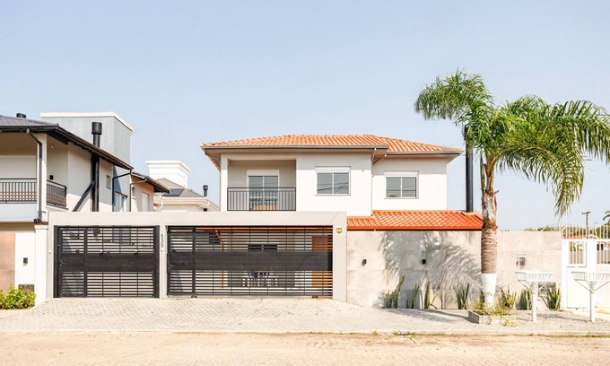 Daniela Casa | Casa junto al mar con piscina! Playa Daniela - Florianópolis