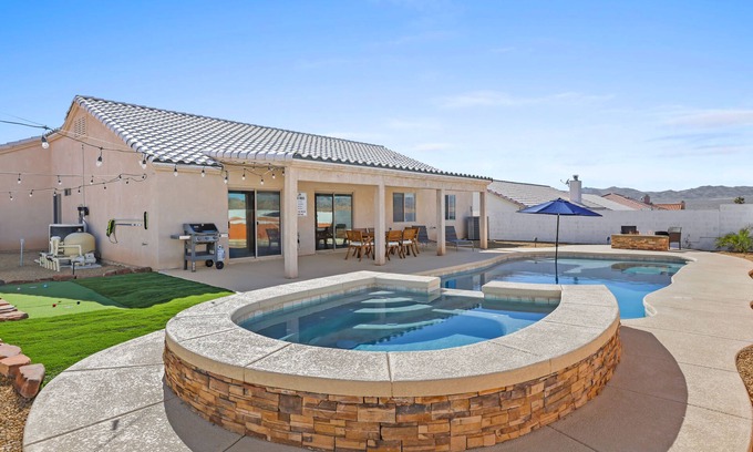 Sunridge Estates Casa | House + Casita | Heated Spa & Pool | Mini-Golf