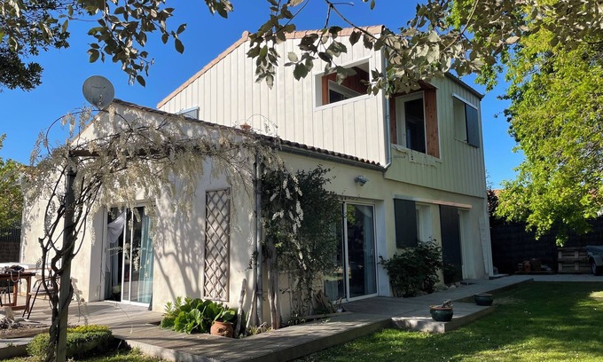 Vaux-sur-Mer Casa | House, enclosed garden 200 m from the beach, rated 4*.