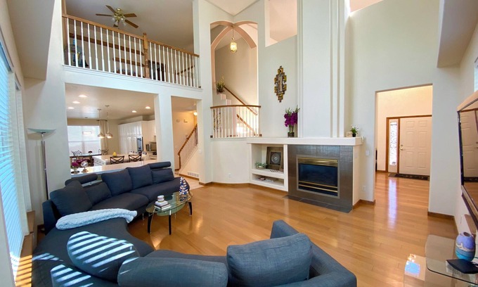 Castle Pines North Casa | House -Extend your stay to SAVE! Visit Gorgeous Castle Pines, CO- Great location