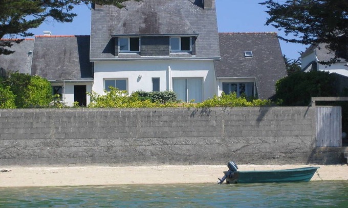 Ile-Tudy Casa | Casa frente al río con jardín cerrado.