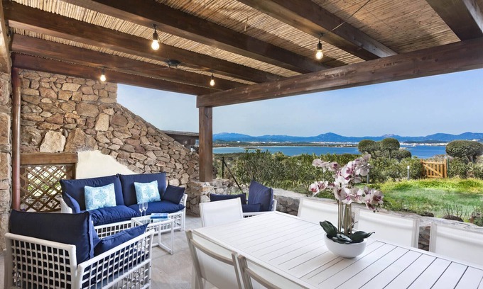 Li Cuncheddi Casa | House facing the sea Location Li Cuncheddi/ Capo Ceraso, Olbia. Condominium swimming pool