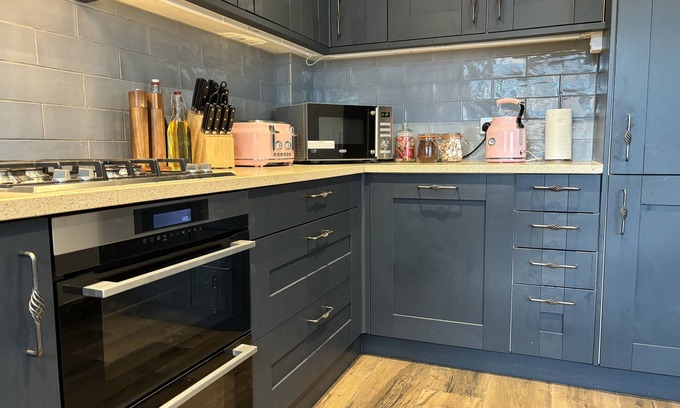 Shoreham-by-Sea Casa | House few Mins From Beach With hot tub & Sauna