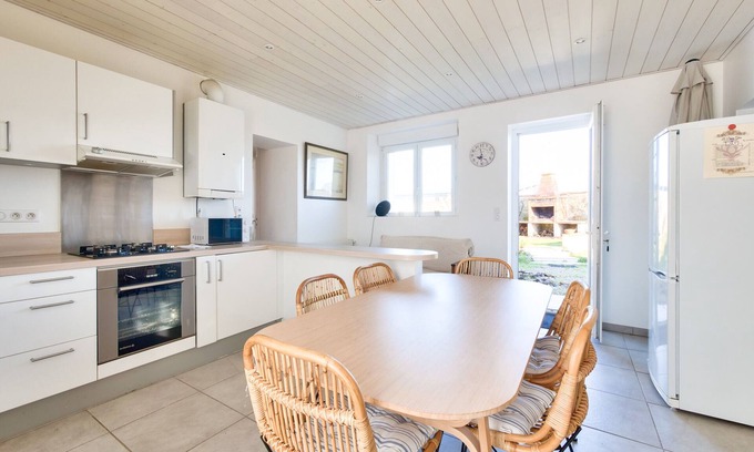 Saint-Michel-en-l'Herm Casa | House for 6 in Vendée with garden