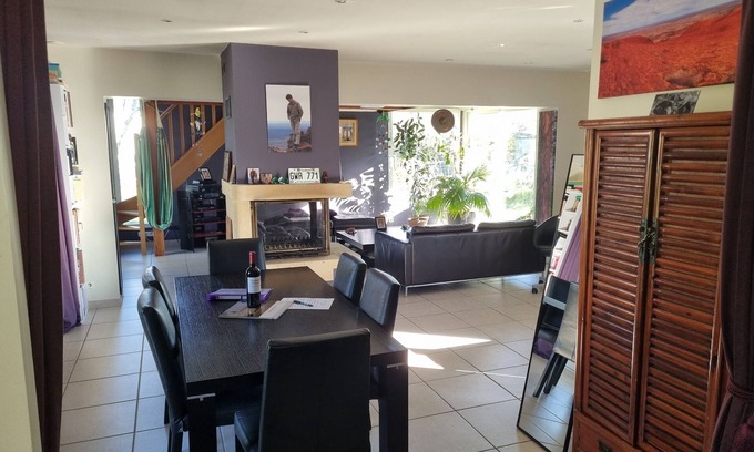 Vayres Casa | Casa para 6 y un bebé, tranquila y luminosa, cómoda.