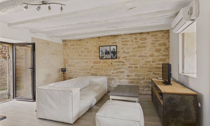 Saint-Leon-sur-Vezere Casa | Casa para 5 con patio exterior en el centro