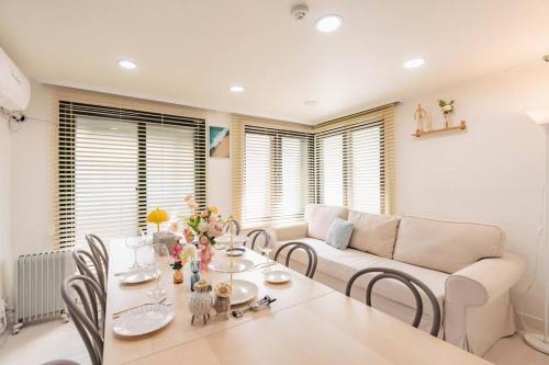 Daehangno Villa | House for large families, metro 2min, #security