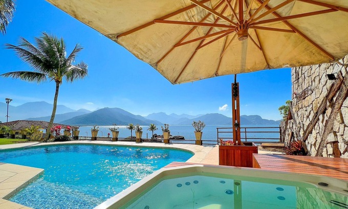 Japuiba Casa | House for rent in Angra dos Reis foot in the sand with swimming pool by the sea - Ang55