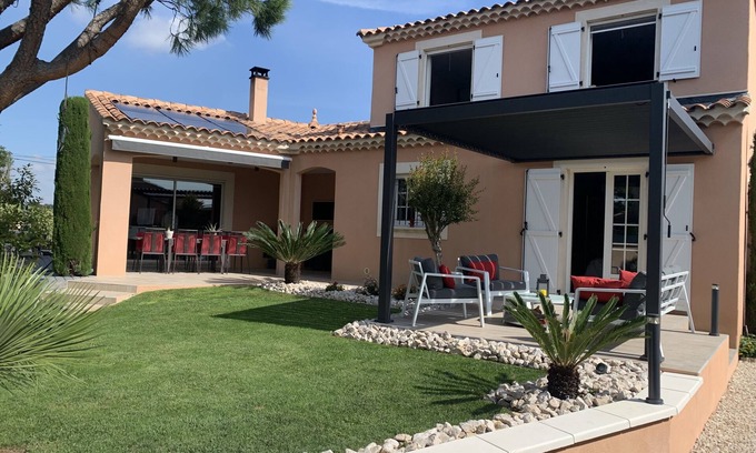 Entraigues-sur-la-Sorgue Casa | HOUSE WITH GARDEN AND HEATED POOL/SPA. NEAR AVIGNON