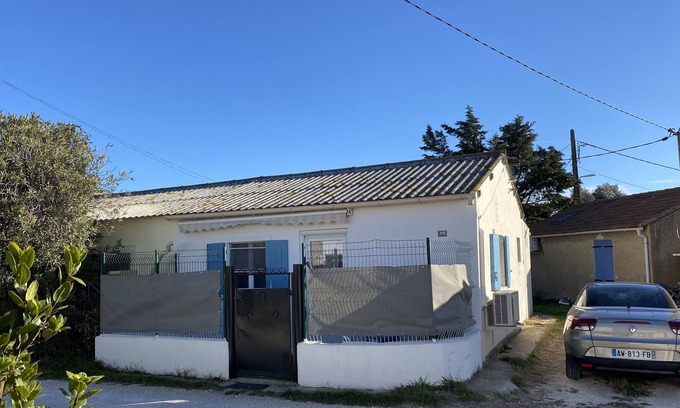 Port-Saint-Louis-du-Rhone Cama Y Desayuno | House on Cartel beach 50 meters from the sea