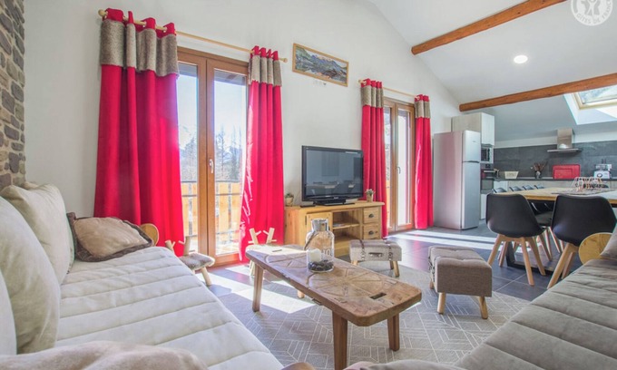 Termignon Casa | Casita de campo 'Gîte Les Mélèzes' con vistas a la montaña, balcón y Wi-Fi