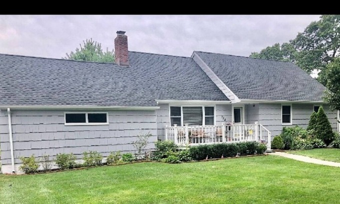 Manorville Casa | House ,hot tub, pool table, fireplace, barbecue área,soccer área, beach outlets