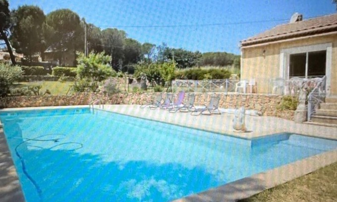 Saint-Paulet-de-Caisson Casa | House in the middle of a garden with swimming pool 5 minutes from the Ardèche gorges