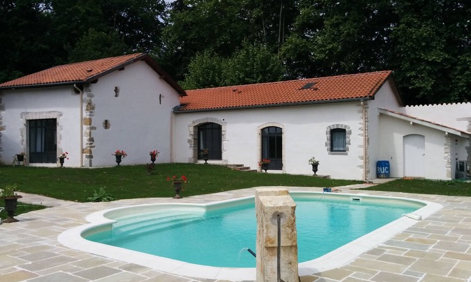 Saint-Pierre-d'Irube Casa | Casa en Bayona con piscina en parque arbolado