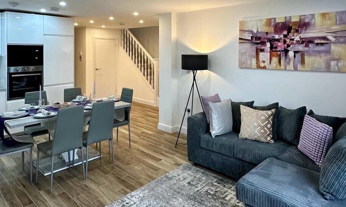 Selsdon and Ballards Casa | House in Croydon welcomes you to Comfort and style