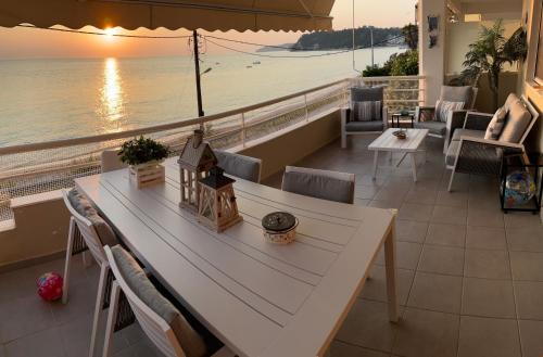 Siviri Apartamento | HOUSE IN FRONT OF THE SEa!