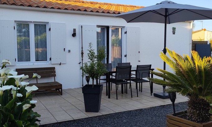 La Jarne Casa | House in gated community with shared pool
