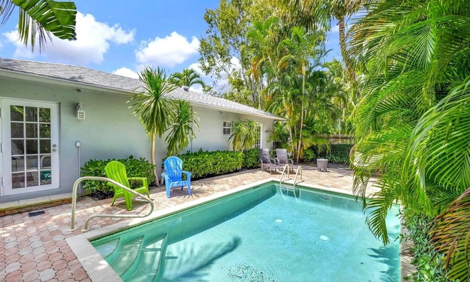 Flamingo Parks Casa | House in Historic community of West Palm Beach w complimentary Pool Heating