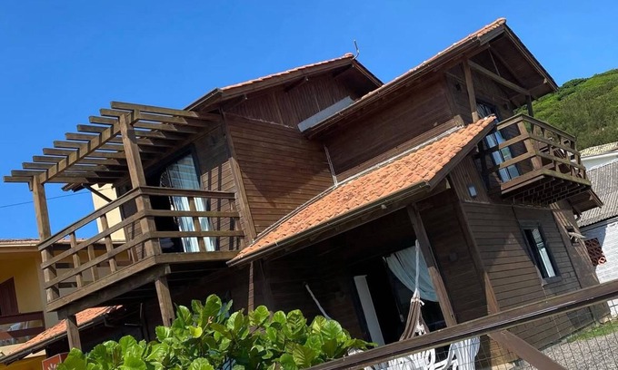 Itapiruba Casa | House in Itapirubá SC, 50 m from the sea with sea view.