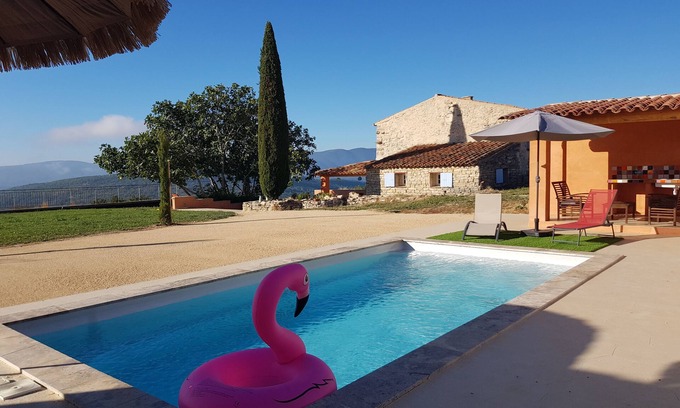 Sainte-Croix-a-Lauze Casa | House in Luberon.