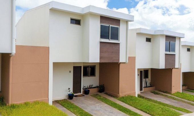 Zaragoza Casa | casa en la libertad, a pocos minutos de surf city y centros comerciales