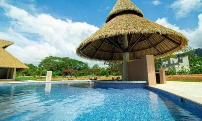 Cerro Plano Complejo | House in resort Ciudad Del Mar one street from beach in Jacó. Multiple amenities