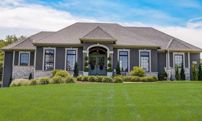 Summit Casa | House in Summit, WI Available for Rent