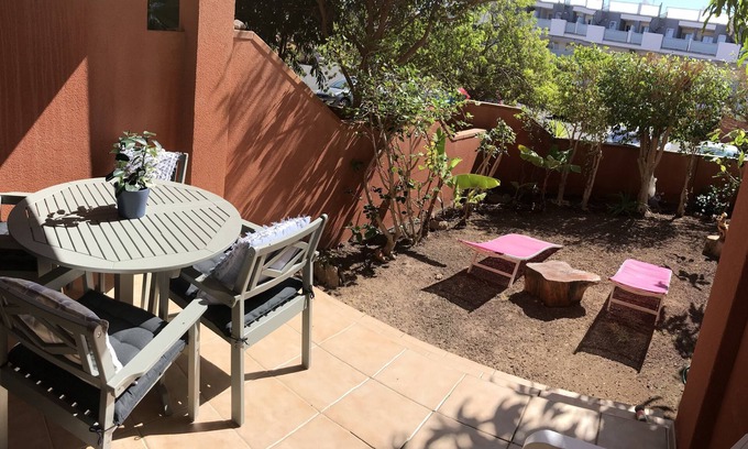 Granadilla de Abona Apartamento | Vivienda en Tenerife, La Tejita, cerca del mar, piscinas, terraza,jardín,wifi