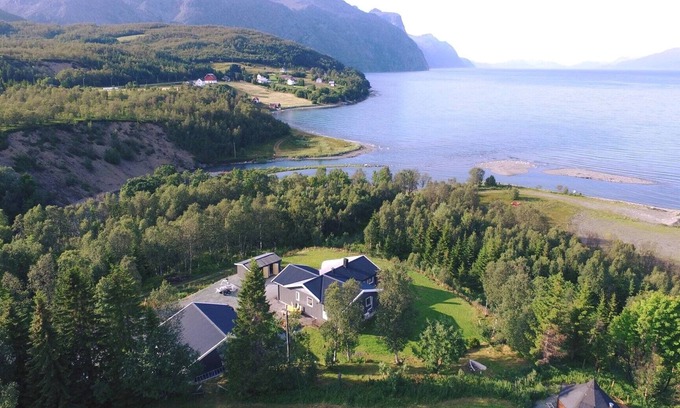 Lyngen Casa | House in the heart of the Lyngen Alps with best view