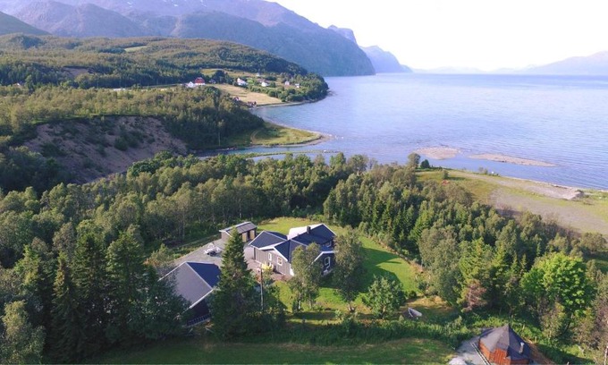 Lyngen Casa | House in the heart of the Lyngen Alps with Best view