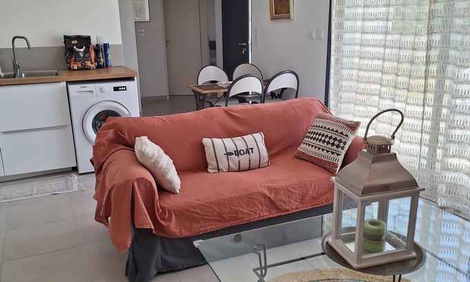 La Peyrade Casa | House in the middle of vineyards with large garden .pets welcome