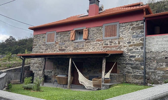 Sao Vicente Casa | House in the Mountains With Garden