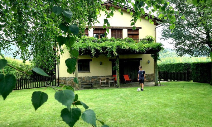 Joanetes Cabaña | casa en la vall d'en bas, cerca carril bici-piscinas gratis. Fantásticas vistas.