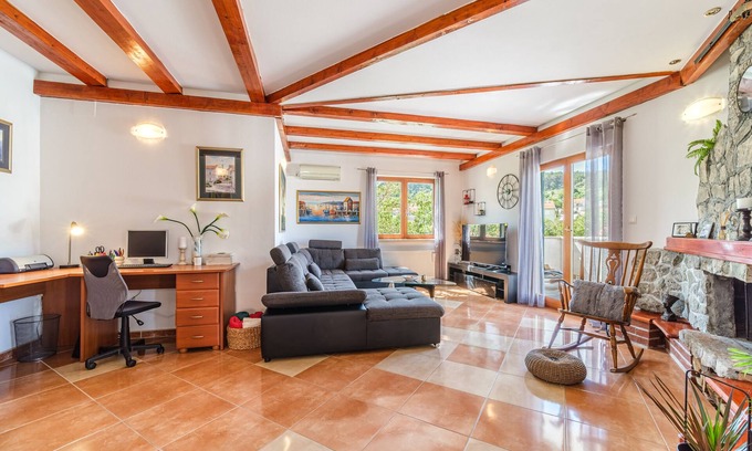 Nerezise Casa | House in the village