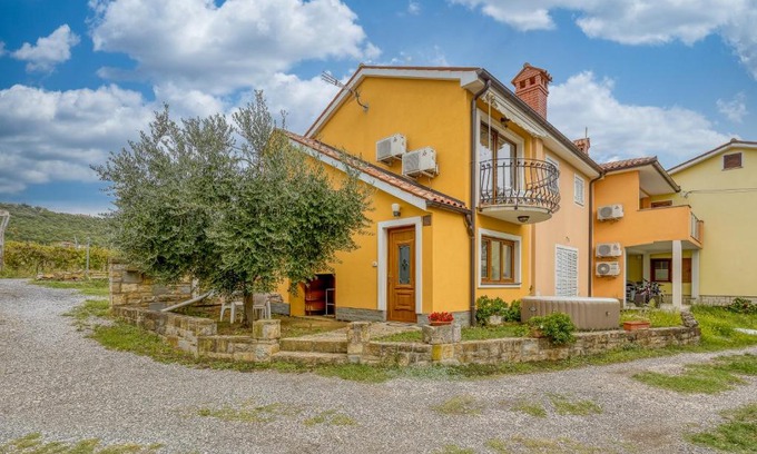 Ankaran Casa | House In The Vineyards - Happy Rentals