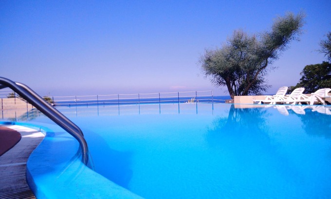 Acradina Apartamento | Iris house - apartamento de tres habitaciones con terraza, piscina frente al mar