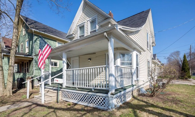 Lansing Casa | House Jerome| If only for a Knight
