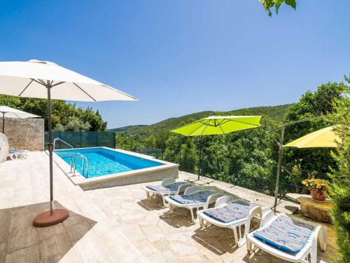 urinici Casa | House Ko an-Four Bedroom Villa with Terrace and Swimming Pool