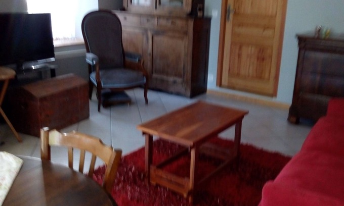 LʼArgentiere-la-Bessee Casa | House, large balcony with stairs down to the garden.