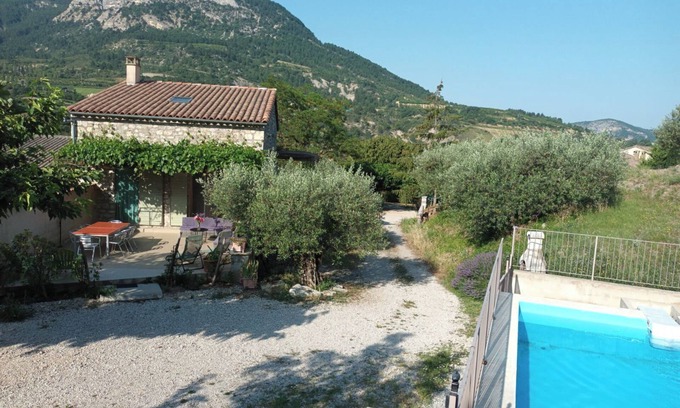 Sahune Casa | Maison "Le Vieil Olivier" con vistas a las montañas, piscina compartida y Wi-Fi