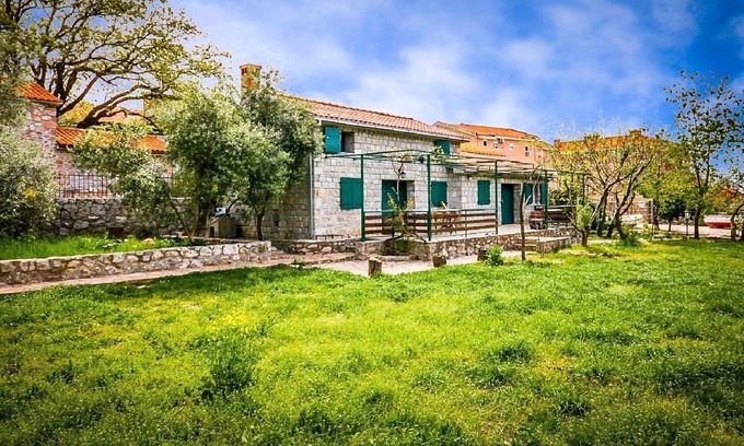 Podmaine Casa | Casa Luka (92781-K1) - Budva