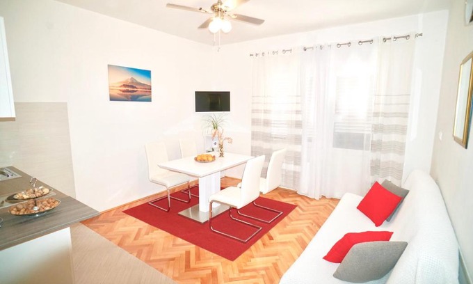 Seget Donji Casa | House Mariposa
