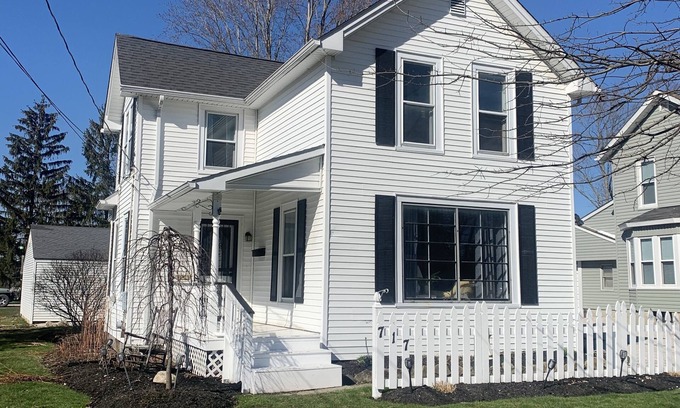 Geneva Casa | House minutes from wineries, Spire, Lake Erie, GOTL