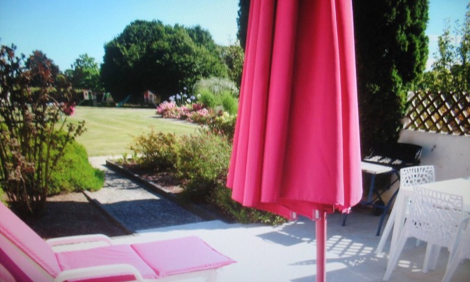 Clohars-Carnoet Casa | House N° 2-- Tt Cft, 3*.WiFi Free. Private terrace, Swimming pool 28°, Tennis court