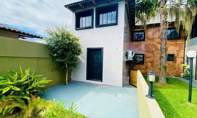 Carianos Casa | House near Floripa airport, with pool table and quiet neighborhood