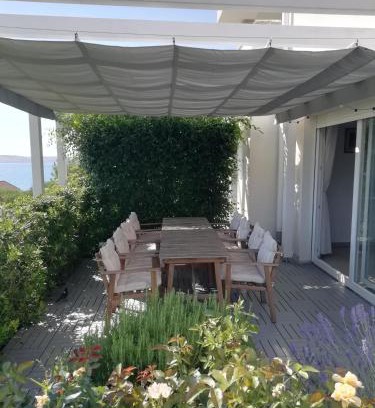 Rtina Casa | House Natali 70m from the beach - free EV top up